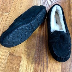Ugg Black Dakota Pom Pom Slipper Like New!